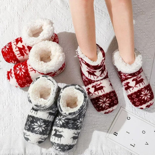 Kroppsbutiken Innetossut Sisaroshoja, joissa on hirvikuvioita.